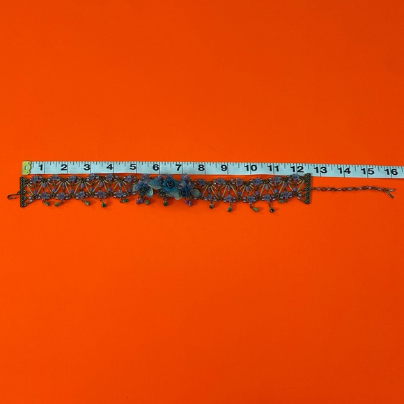 Handmade choker flower necklaces - Picture 3 of 3